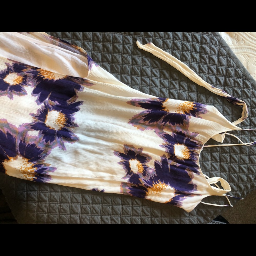 Maxi dress with purple flower details